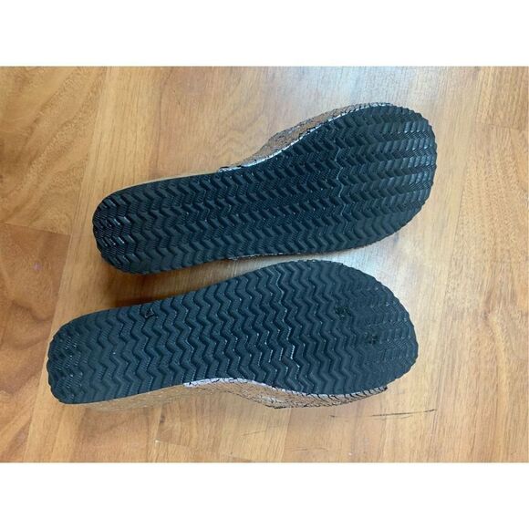 Lazamani Women's Silver Glitter Slip-On Platform Wedge Sandal Size 38 - Picture 7 of 8